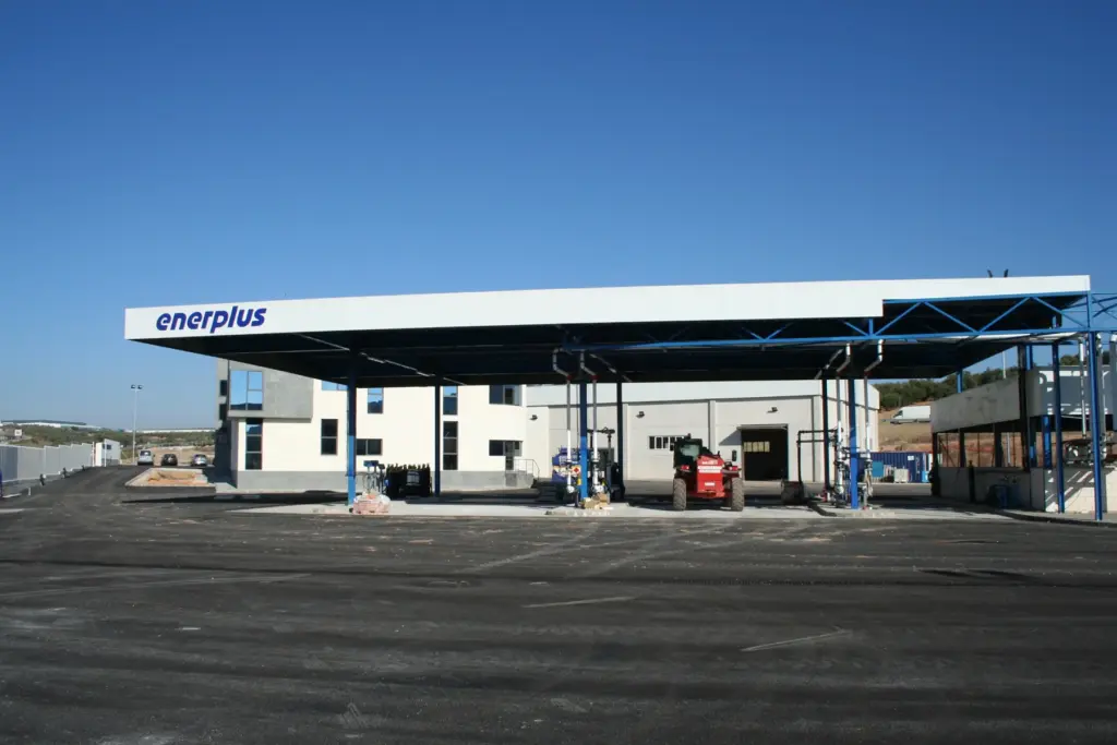 Parque de Productos Petrolíferos de Enerplus — Proyecto de Subintec